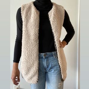 Aritzia Wilfred Cream Sherpa Vest